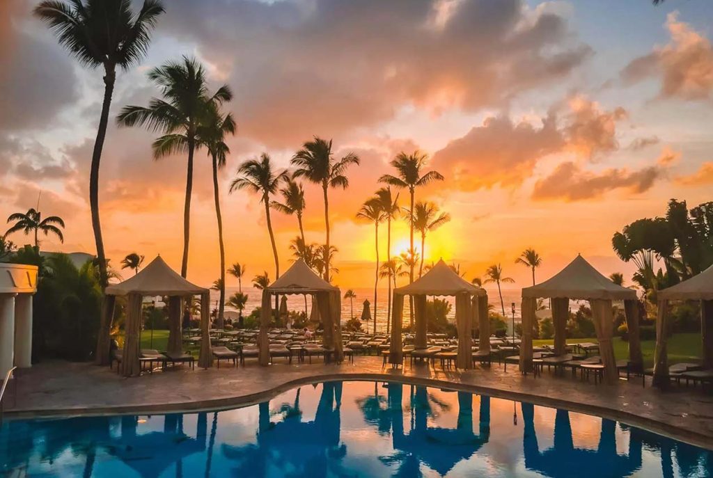 Seaside Serenity: Exploring Upscale Resorts and Quaint Boutique Stays in Hawaii